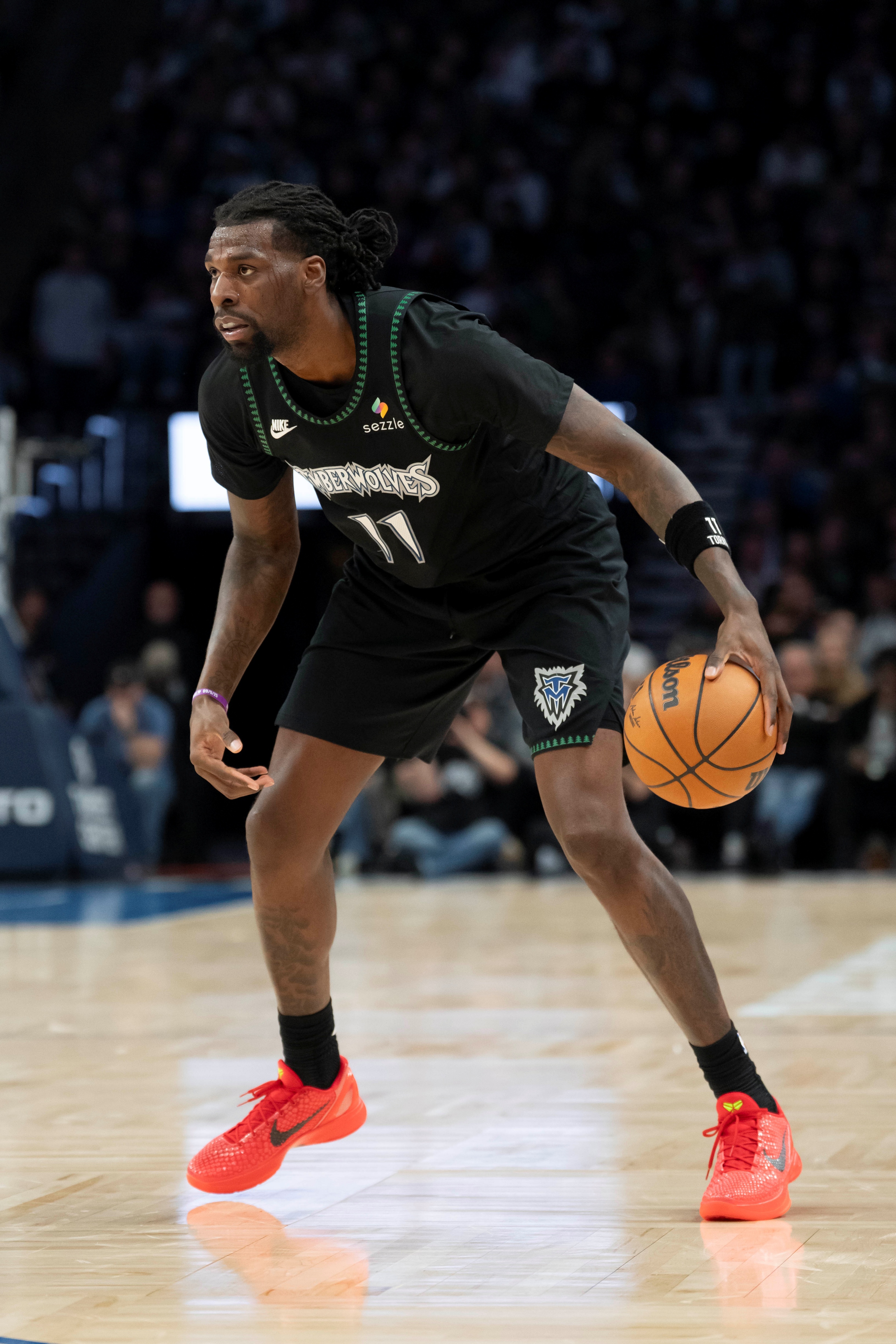 横冲直撞!里德12投6中得15分7板3助3断1盖帽 正负值+30最高